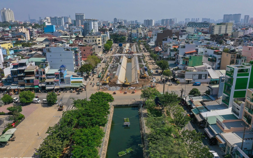 Dòng kênh 'chuột đua nhau chạy' ở TP. HCM sắp được trả lại cảnh 'trên bến dưới thuyền' cho 2 quận lớn