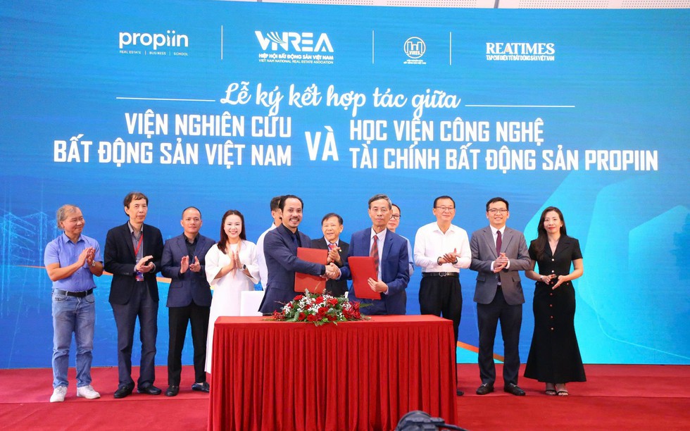 VIRES và Propiin ký kết hợp tác chiến lược, chính thức công bố chương trình đào tạo Mini MBA Bất động sản