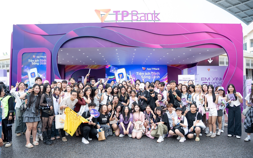 “Phải lòng” Bank Tím tại Em Xinh “Say Hi” Concert Đêm 2