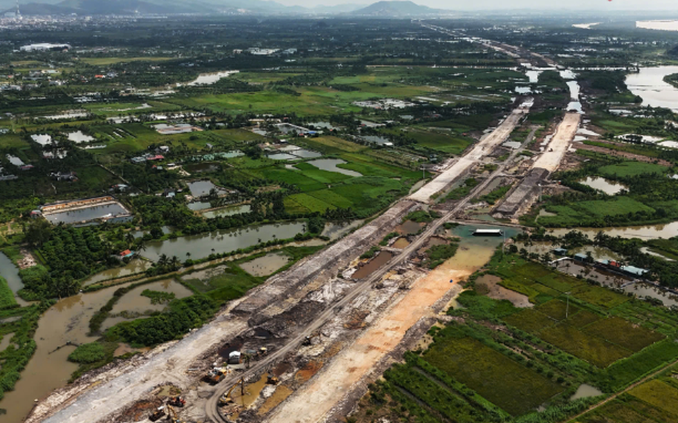 Dự án đường ven sông 6.400 tỷ nối Đông Triều (Quảng Ninh) với cao tốc đắt nhất Việt Nam gặp nhiều khó khăn