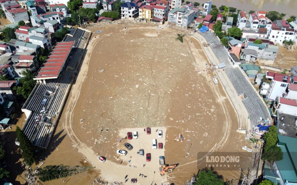 Cảnh tan hoang của sân vận động tại tỉnh biên giới giáp Trung Quốc, nơi Chủ tịch Hồ Chí Minh từng ghé thăm