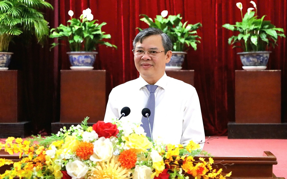 Ông Trương Cảnh Tuyên được giới thiệu để bầu giữ chức Chủ tịch UBND TP. Cần Thơ