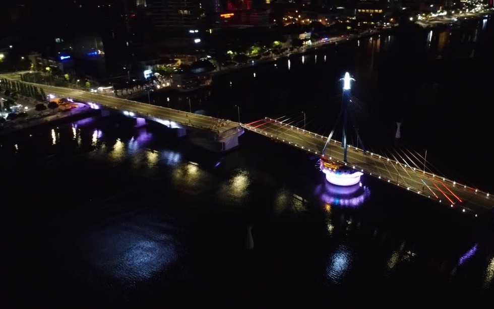 Cầu quay duy nhất tại Việt Nam: Công trình đặc sắc bắc qua dòng sông biểu tượng