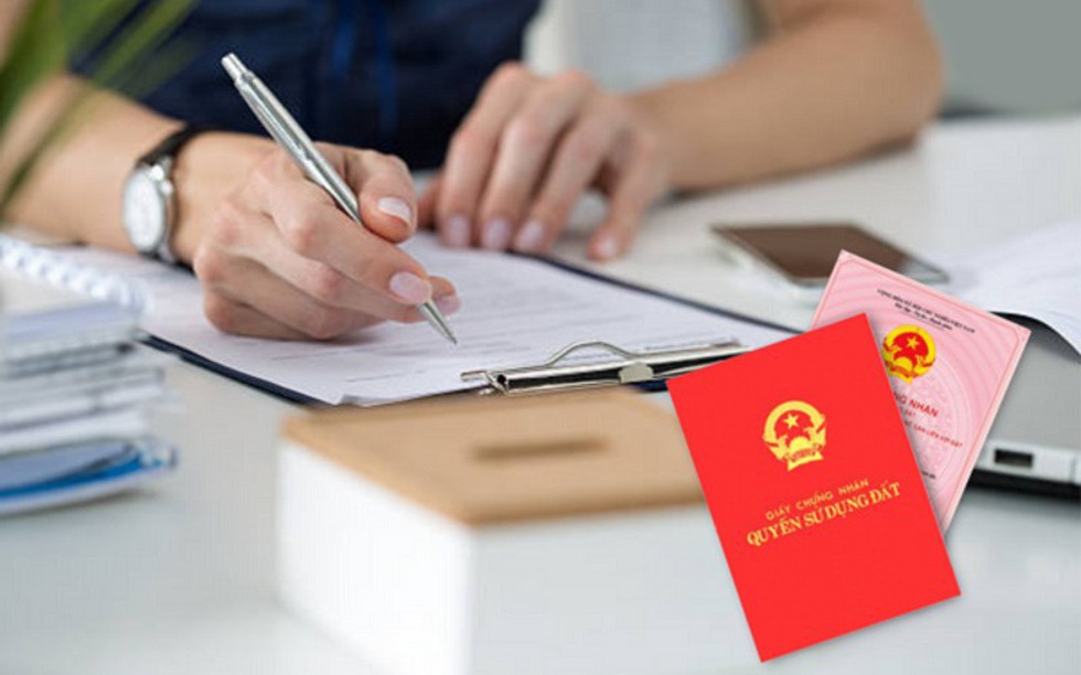Từ giờ, mua đất sau khi kết hôn có thể đứng tên sổ đỏ một người không?