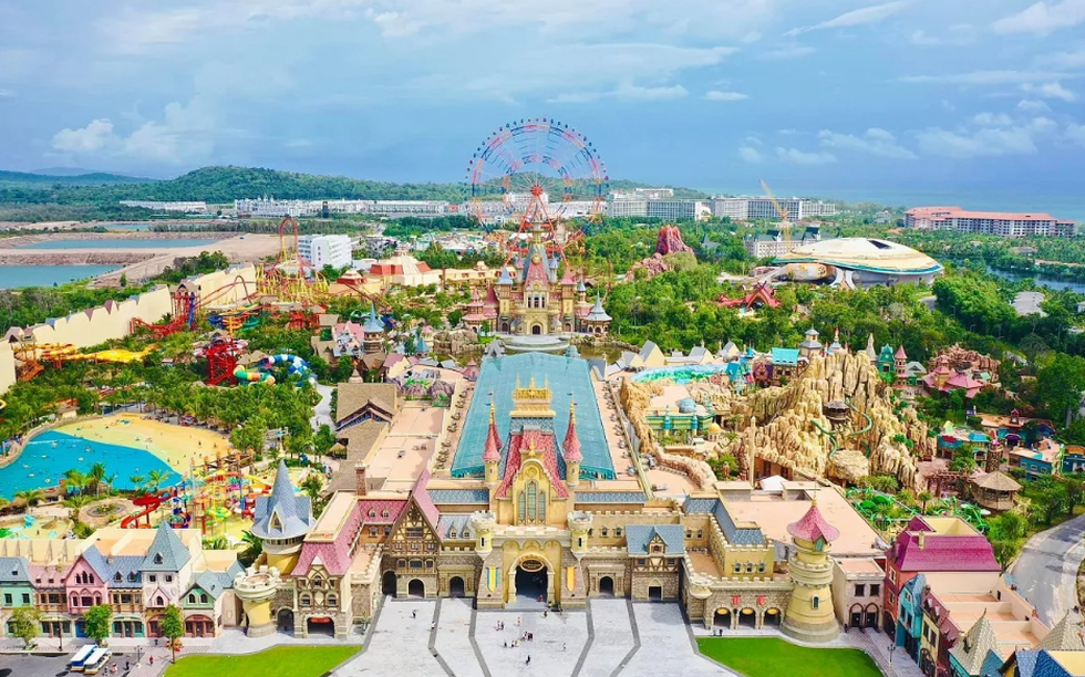 Việt Nam sắp khởi công quần thể vui chơi giải trí 122ha hàng đầu thế giới, tọa lạc giữa biển khơi với thiết kế lấy cảm hứng từ Disneyland