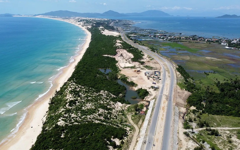 Đề xuất làm cầu vượt biển dài 4km kết nối tới sân bay lớn thứ hai miền Trung