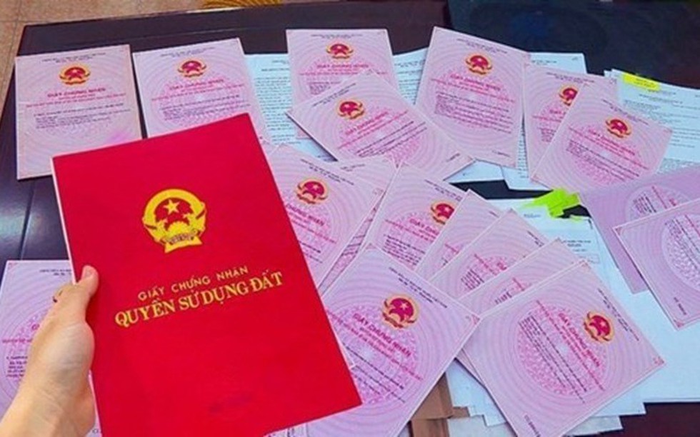 Từ nay, Hà Nội tạm ngừng thu hồ sơ giấy khi giải quyết thủ tục sổ đỏ