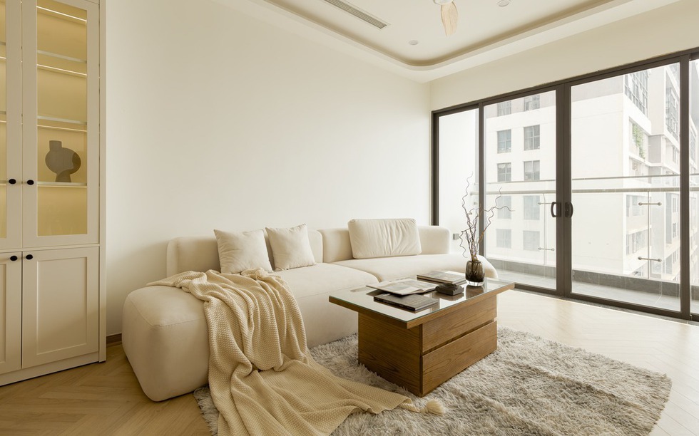 Farmhouse pha Wabi Sabi: Cách một gia đình trẻ biến căn hộ thành ‘khu vườn của bình yên’
