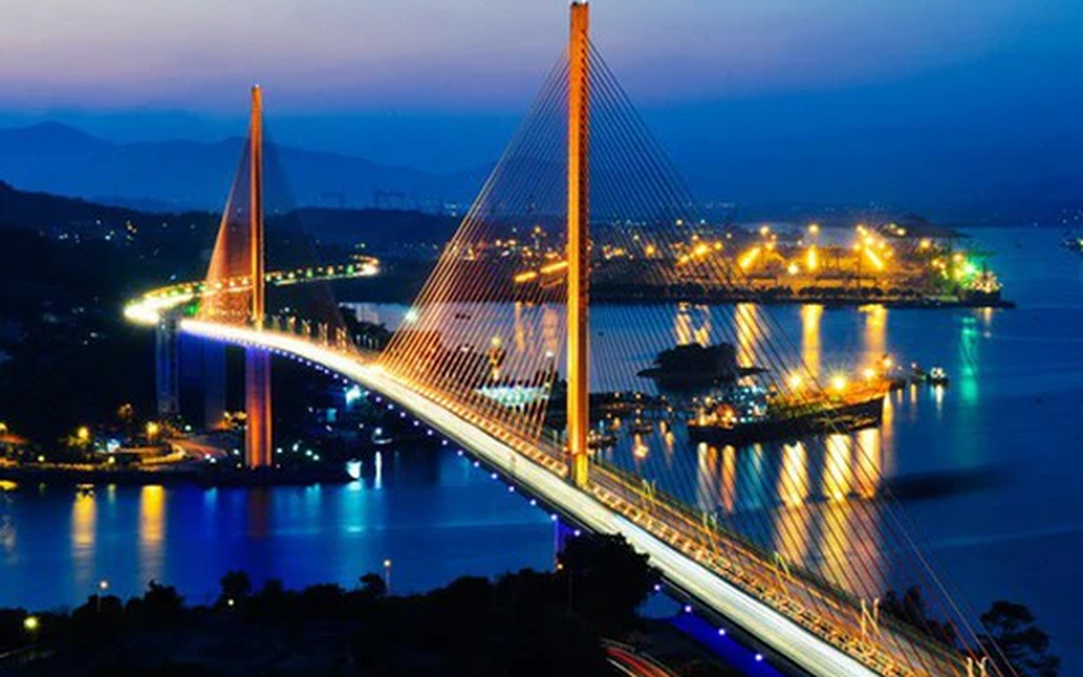 Tựa cây đàn khổng lồ, cầu vượt sông kết thúc sứ mệnh lịch sử của bến phà hơn 50 năm, sử dụng kỹ thuật tiên tiến lần đầu tiên xuất hiện tại Việt Nam