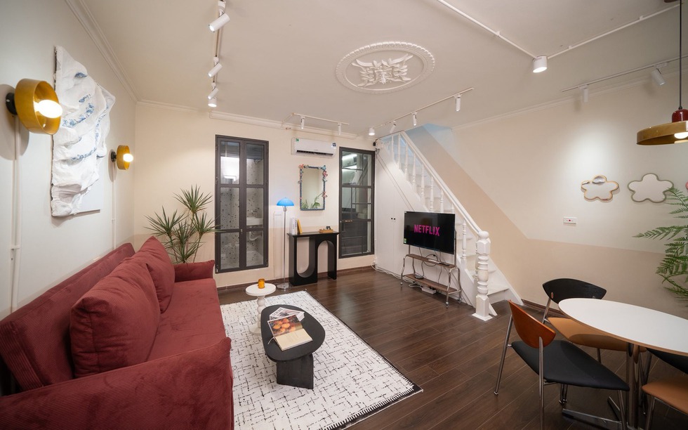 Căn tập thể cũ trong ngõ Phan Đình Phùng ‘lột xác’ thành homestay rực rỡ giữa lòng Hà Nội