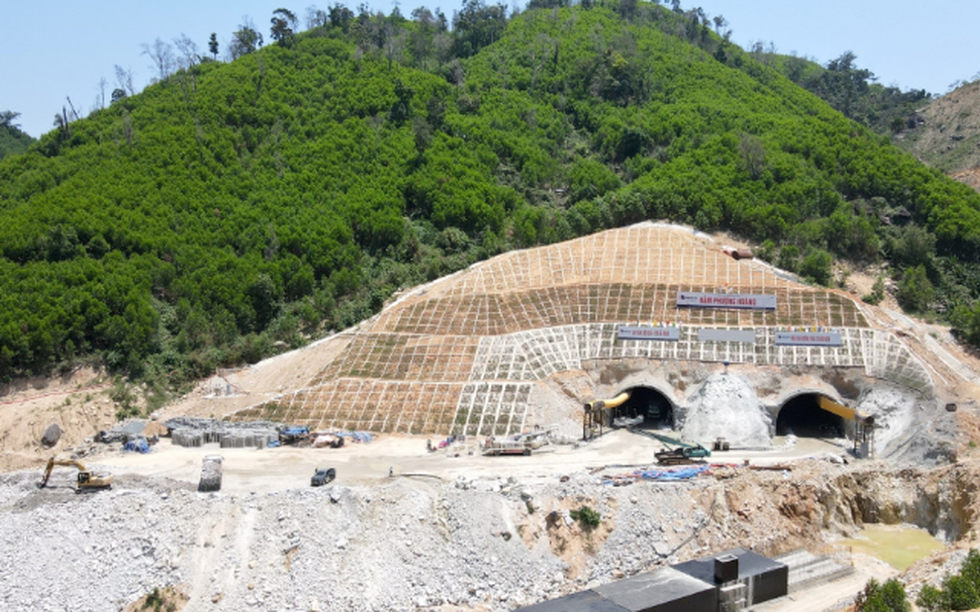 Chỉ 1 tháng nữa, hầm xuyên núi dài nhất tuyến cao tốc Khánh Hòa - Buôn Ma Thuột do Đèo Cả thi công sẽ được đào thông