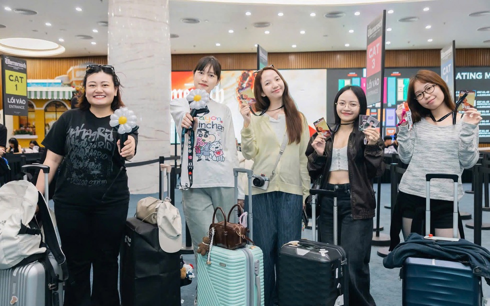 Fan đổ về Ocean City check in G-DRAGON 2025 WORLD TOUR [Übermensch] IN HANOI, háo hức chờ concert lịch sử