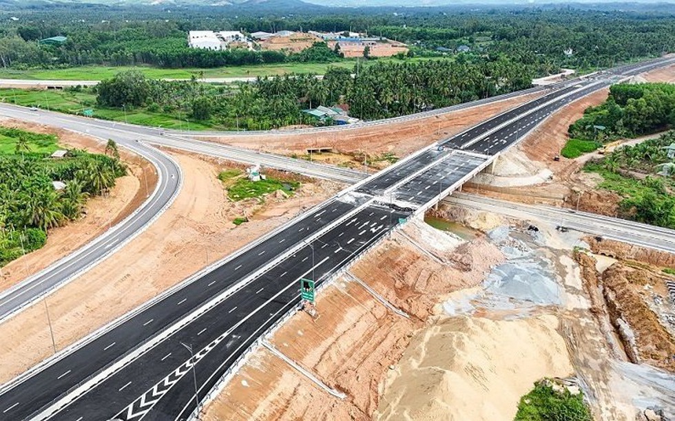 Sắp thông xe cao tốc 20.400 tỷ do ‘vua hầm’ Đèo Cả thực hiện, giảm gánh nặng cho quốc lộ dài nhất Việt Nam