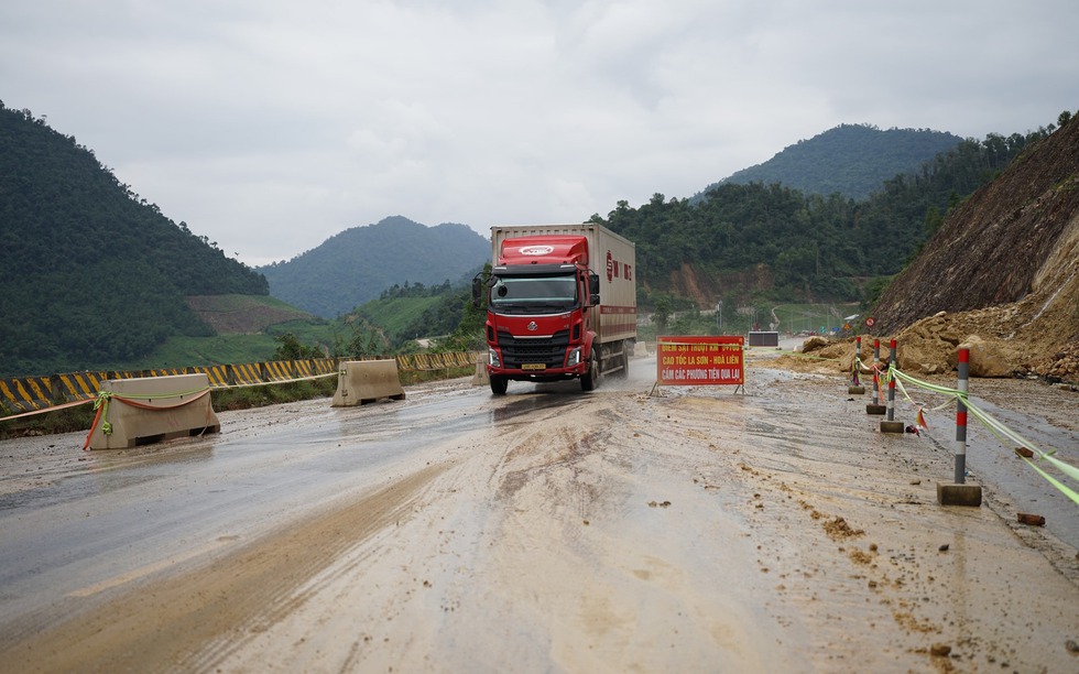 Đề xuất xây cầu cạn gần 200m vượt điểm sạt lở trên cao tốc La Sơn - Hòa Liên