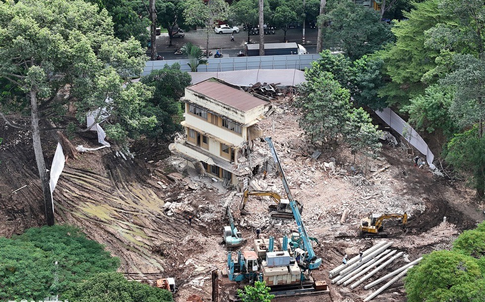 Chính thức tháo dỡ 3 biệt thự trên khu 'tam giác vàng' của đại phú giàu nhất Nam Bộ để làm công viên, đài tưởng niệm