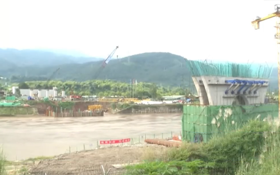 Cây cầu 1.500 tỷ bắc qua sông Hồng, kết nối thẳng đến Trung Quốc: Tăng tốc bù tiến độ, hoàn thành trong năm sau