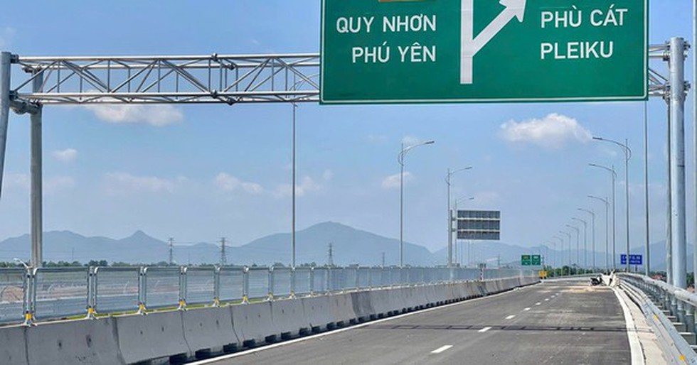 Khẩn trương chuẩn bị Lễ khánh thành, khởi công các công trình lớn chào mừng Đại hội Đảng lần thứ XIV