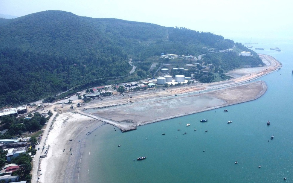 Hơn 1 tháng nữa, hoàn thành cảng biển 34.000 tỷ đồng lớn nhất miền Trung