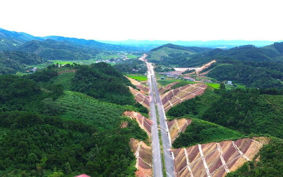 Sắp hoàn thiện lên đời tuyến quốc lộ quan trọng kết nối 2 tỉnh giáp Trung Quốc