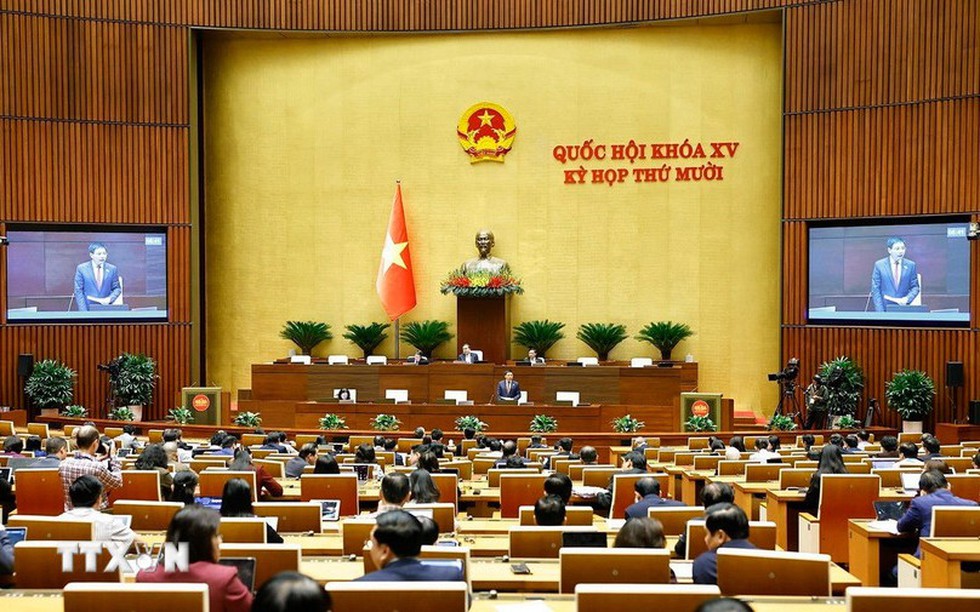 Ngày 27/11, Quốc hội thảo luận về dự án Luật Tiết kiệm, chống lãng phí