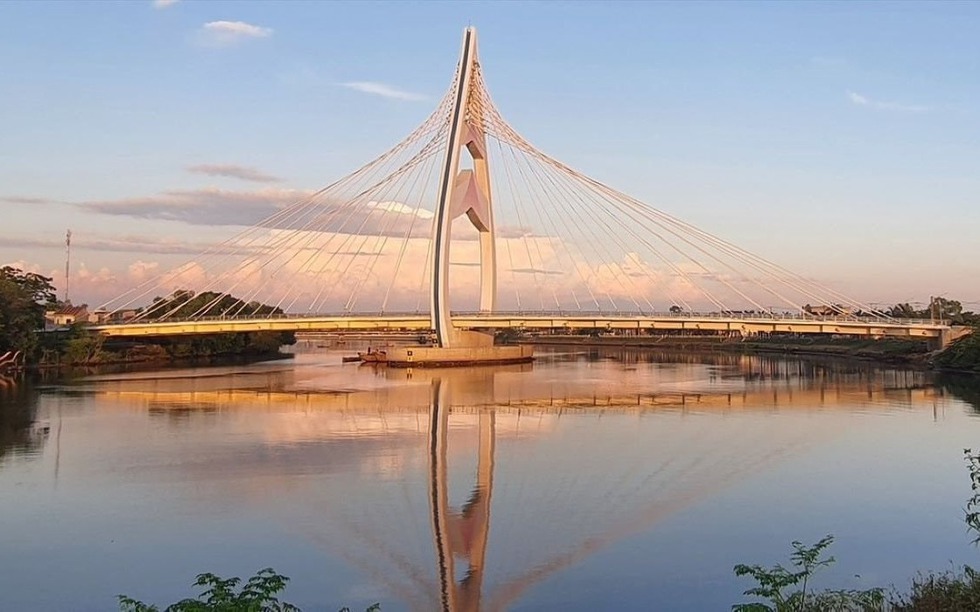 Sắp thông xe cây cầu trăm tỷ bắc qua đường sắt Bắc - Nam đầu tiên ở Thanh Hóa