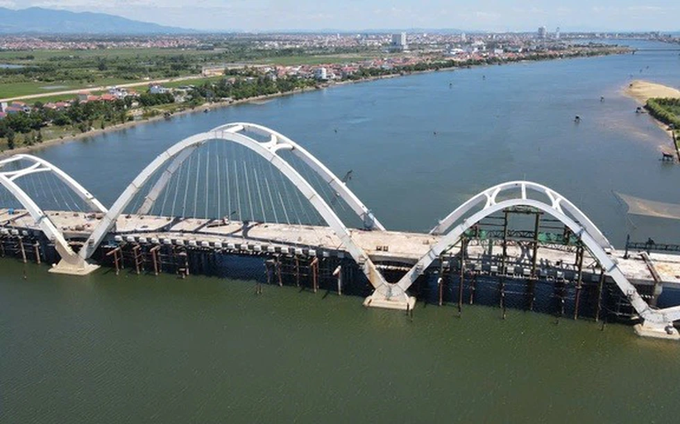 Cây cầu vòm nghìn tỷ nối đôi bờ sông Nhật Lệ gặp khó, đối diện nguy cơ vỡ kế hoạch