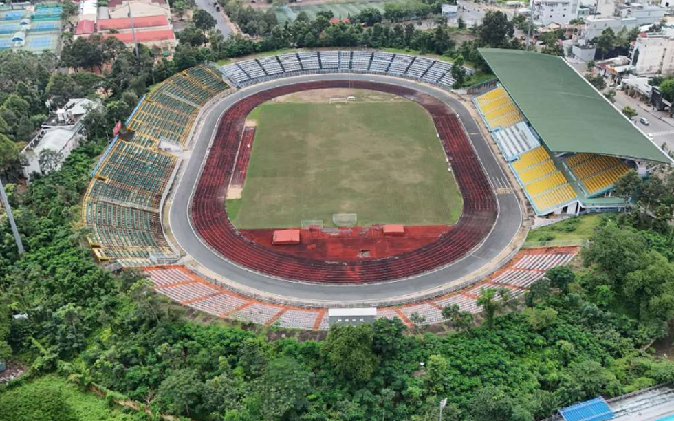 Sân vận động 30.000 chỗ ngồi từng lớn nhất Việt Nam được đề xuất di dời: Nhiều hạng mục xuống cấp, cỏ mọc um tùm