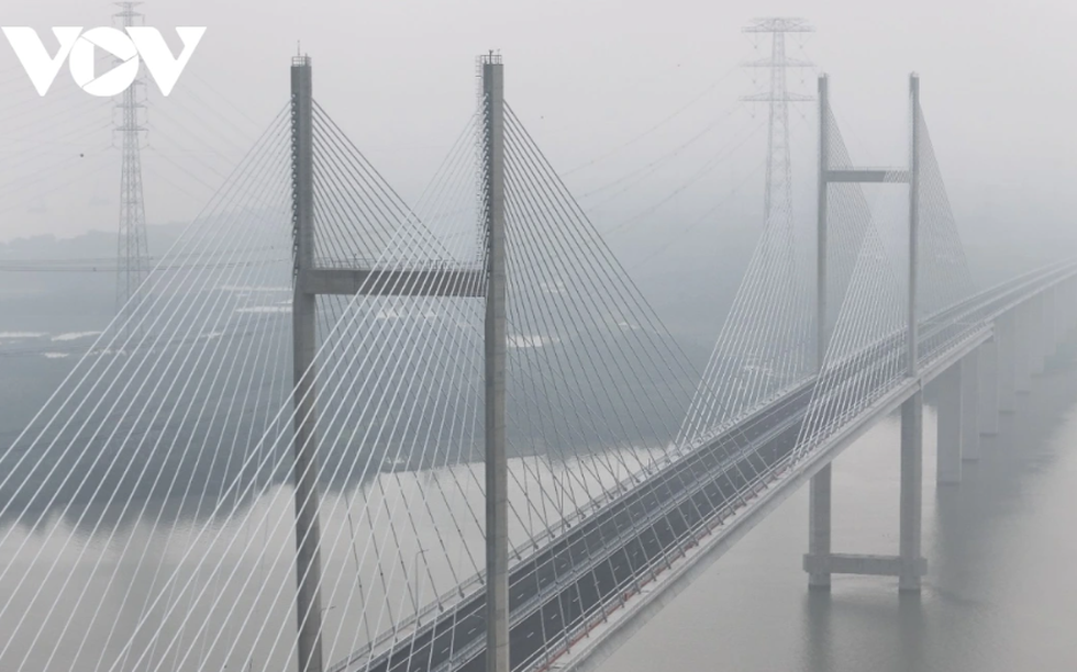 Cây cầu dây văng có tĩnh không cao nhất Việt Nam đã hoàn thành nhưng chưa thông xe