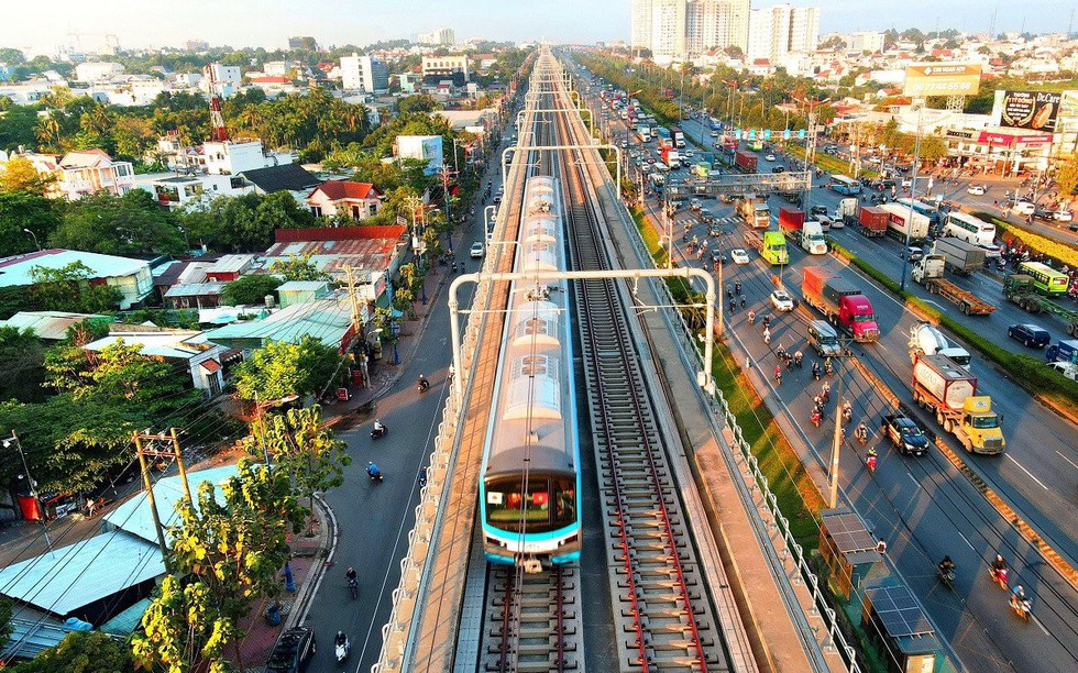 TP.HCM: Sau một năm vận hành, metro số 1 trở thành phương tiện đi lại thường xuyên, không còn là trải nghiệm