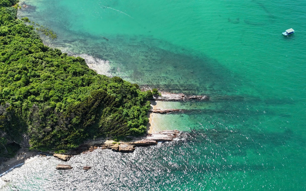 Quảng Ninh: Chiêm ngưỡng vẻ đẹp đảo Thanh Lân - "viên ngọc thô" vùng Đông Bắc