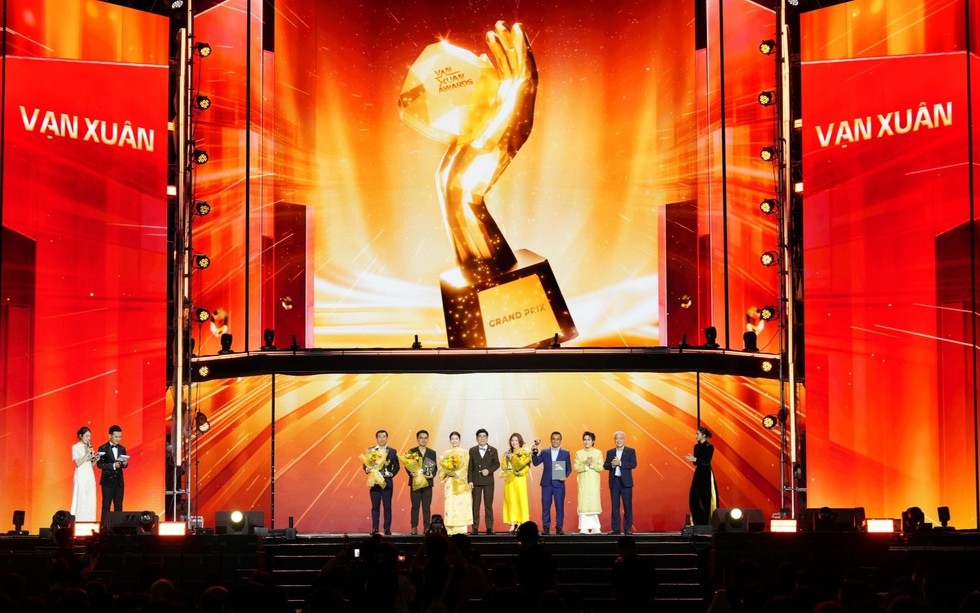 VinFast giành “bộ tứ” giải thưởng danh giá tại Vạn Xuân Awards 2025