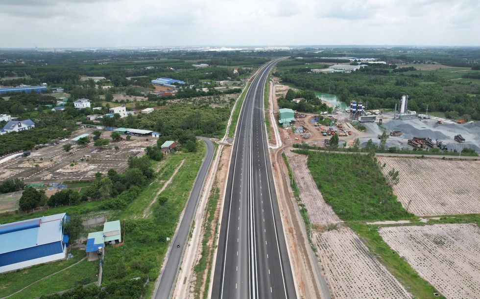 Cao tốc gần 18.000 tỷ kết nối Đông Nam Bộ tăng vốn, mở nút giao vào cảng nước sâu lớn nhất Việt Nam