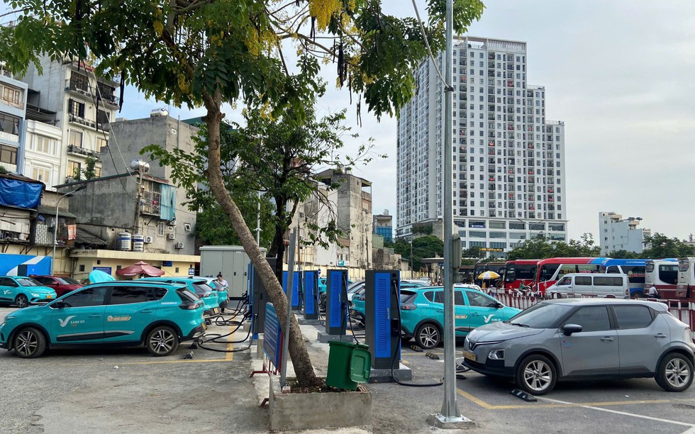 Mô hình trạm sạc tại bến xe mang tới nhiều lợi ích cho người dùng