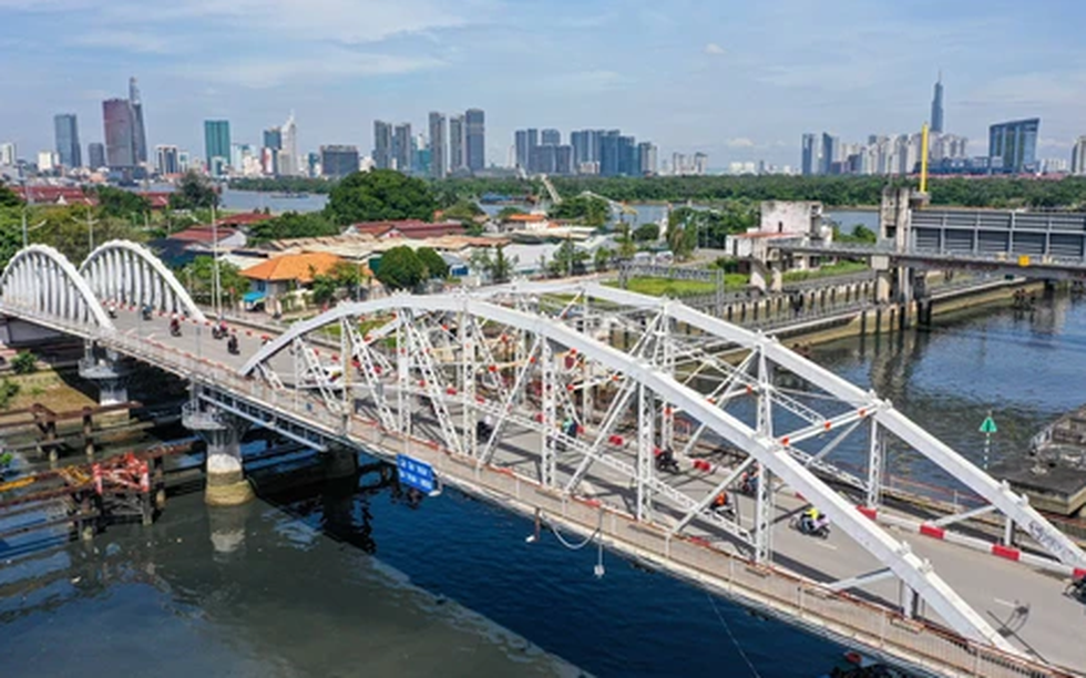 Ngày mai, cấm nhiều loại xe lên cây cầu 120 tuổi sắp bị dỡ bỏ hoàn toàn tại TP giàu nhất Việt Nam