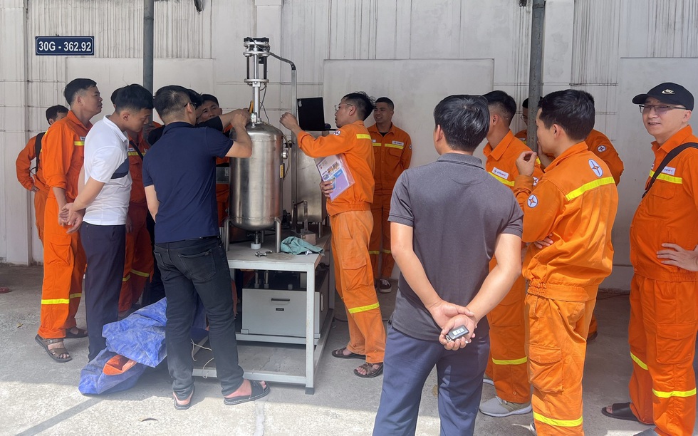 Tự chủ công nghệ lõi: Hợp bộ thí nghiệm Rơ - le nội bộ “Made in Việt Nam” đảm bảo an toàn lưới điện Quốc gia