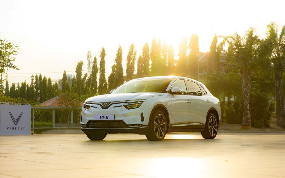 Người dùng VinFast VF 8: Cảm giác như lái “siêu xe”, với chi phí chưa tới 1 tỷ đồng 