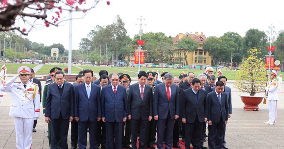 Lãnh đạo Đảng, Nhà nước vào Lăng viếng Chủ tịch Hồ Chí Minh nhân kỷ niệm 95 năm Ngày thành lập Đảng