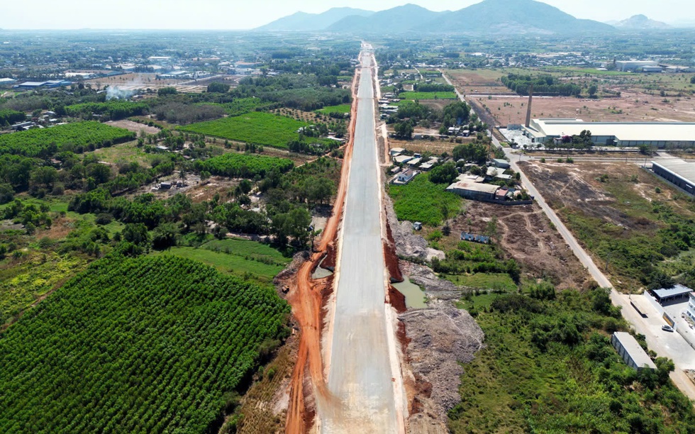 Chỉ hơn tháng nữa, một phần tuyến cao tốc 18.000 tỷ do liên danh Sơn Hải thi công sẽ thông xe kỹ thuật