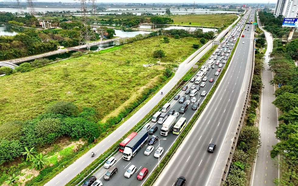 Thống nhất nghiên cứu mở rộng tuyến cao tốc đầu tiên của miền Bắc lên 12 làn xe