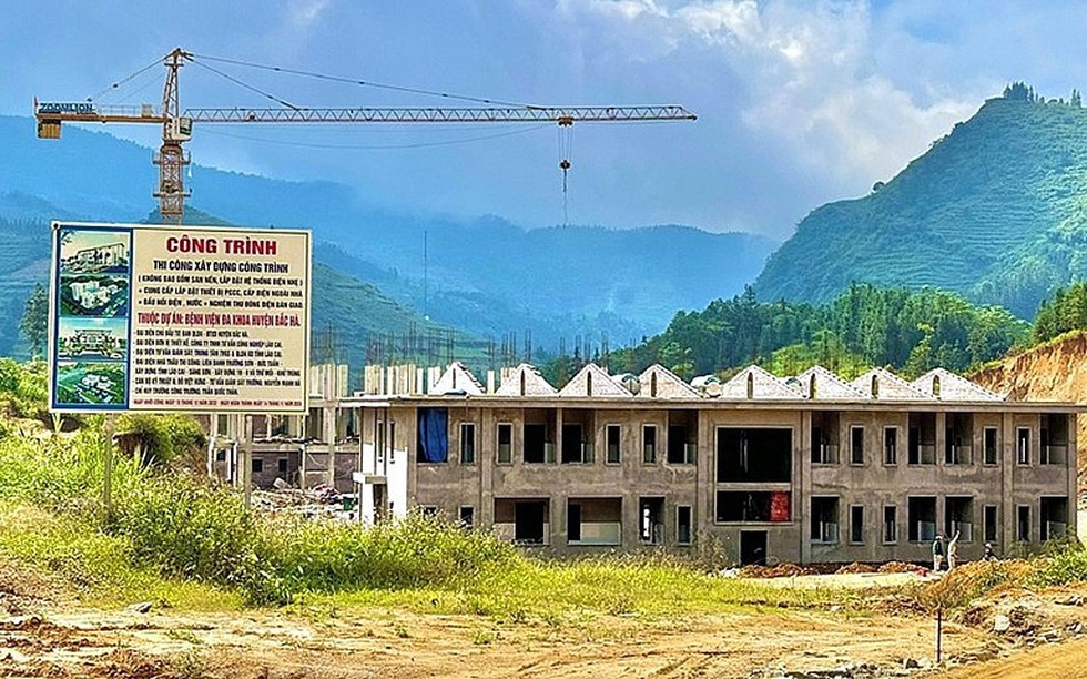 Bệnh viện đa khoa duy nhất vùng cao nguyên trắng tái khởi động sau 1 năm sụt lún, tháng 10 bàn giao