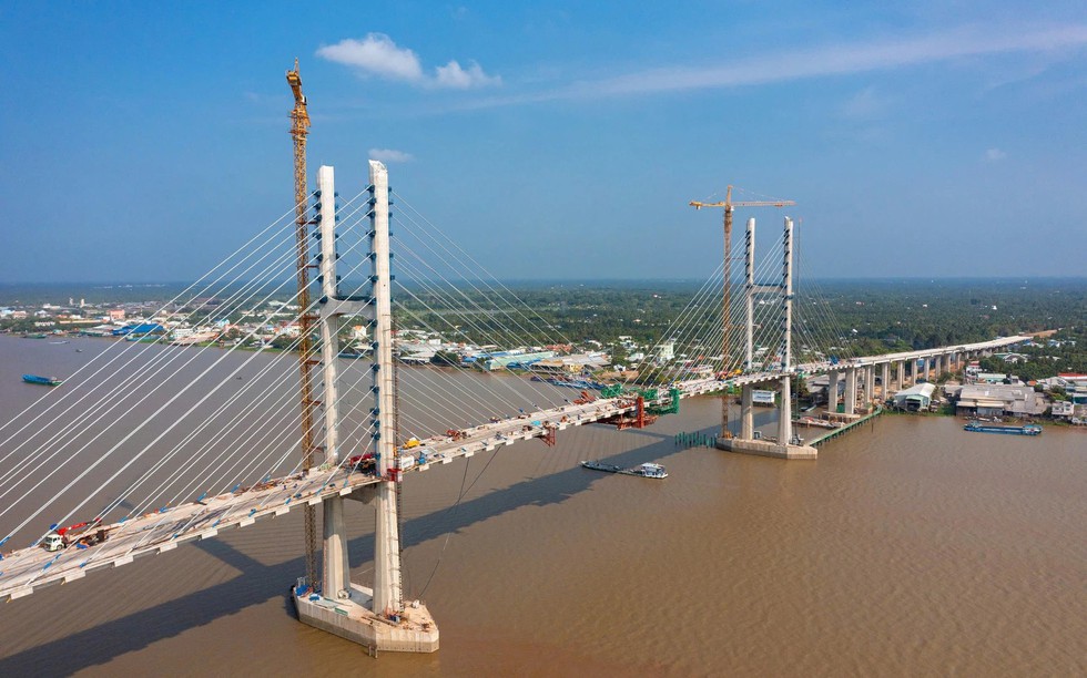 Chỉ 4 tháng nữa, cây cầu gần 7.000 tỷ, cách cầu dây văng đầu tiên do Việt Nam thiết kế 3,8km sẽ đưa vào vận hành