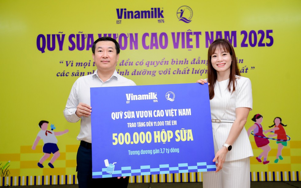 Vinamilk & Quỹ sữa dành tặng 500.000 hộp sữa đến trẻ em nhân dịp 50 năm thống nhất đất nước