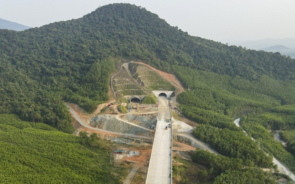 Tiến độ tuyến cao tốc 55km hơn 12.500 tỷ do Liên danh Sơn Hải thi công trước ngày hoàn thành