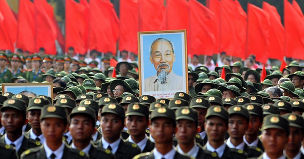 Bác vẫn cùng chúng cháu hành quân