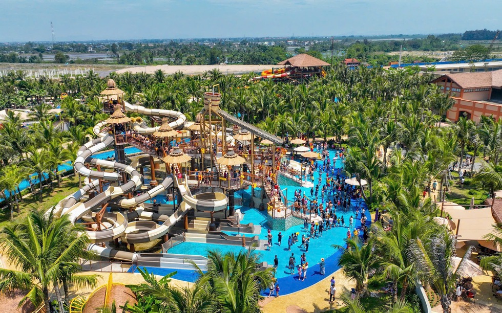 Mở màn mùa hè bằng kỷ lục du khách 30/4 và Lễ hội biển, Sầm Sơn dẫn sóng du lịch miền Bắc