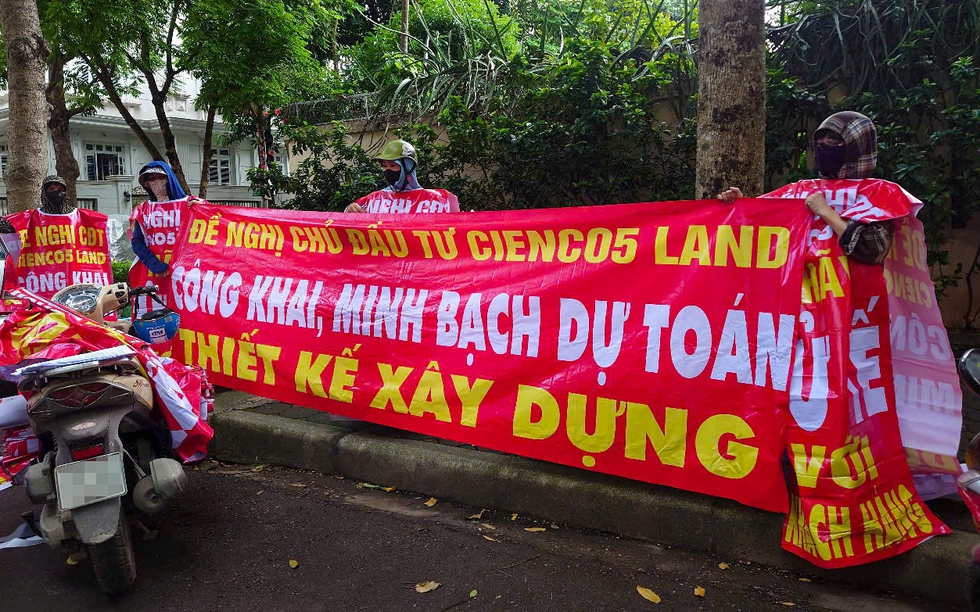 Mất quyền tự xây nhà ở khu đô thị Thanh Hà - Cienco5: Khách hàng bức xúc vì chủ đầu tư "ký hợp đồng một đằng, thực hiện một nẻo"