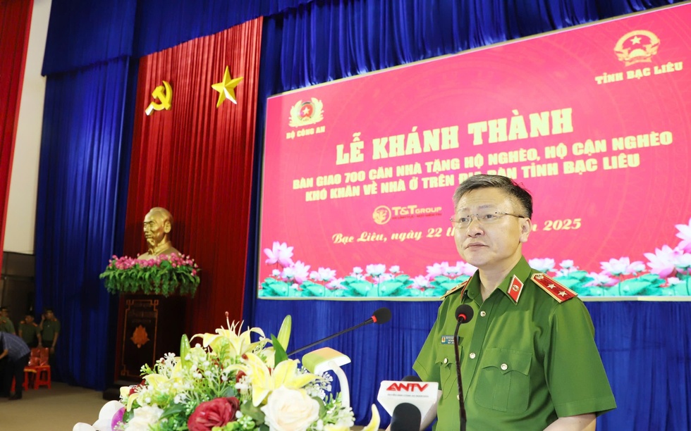 Bộ Công an phối hợp với tỉnh Bạc Liêu bàn giao 700 căn nhà cho hộ nghèo, hộ cận nghèo