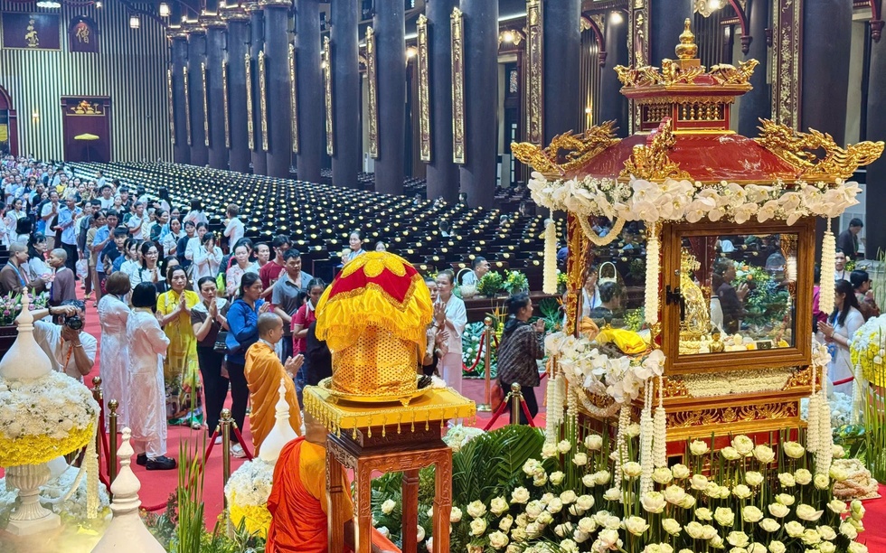 Quảng Ninh đón 1 triệu lượt người đến chiêm bái xá lợi Đức Phật