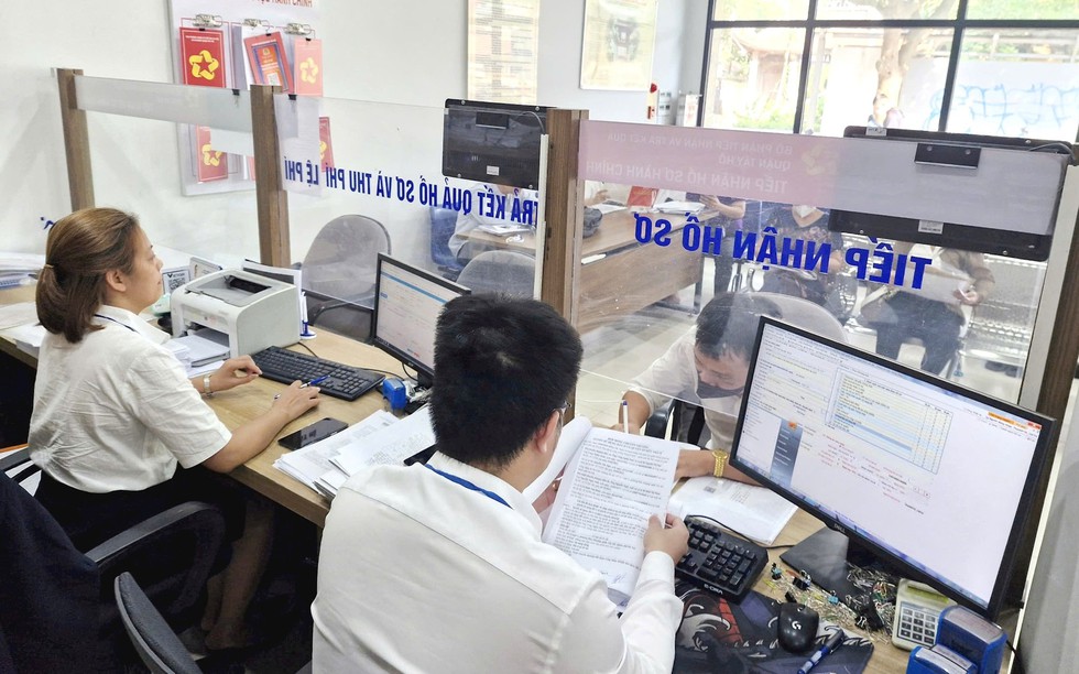 Thủ tướng yêu cầu 08 Bộ, cơ quan ngang bộ và 11 địa phương khẩn trương công bố thủ tục hành chính nội bộ trước ngày 8/5