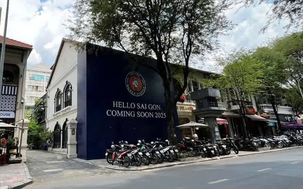 Sau 8 tháng bỏ trống, mặt bằng từng thuộc Starbucks tại Hàn Thuyên đã có chủ mới, giá thuê khoảng 700 triệu đồng/tháng
